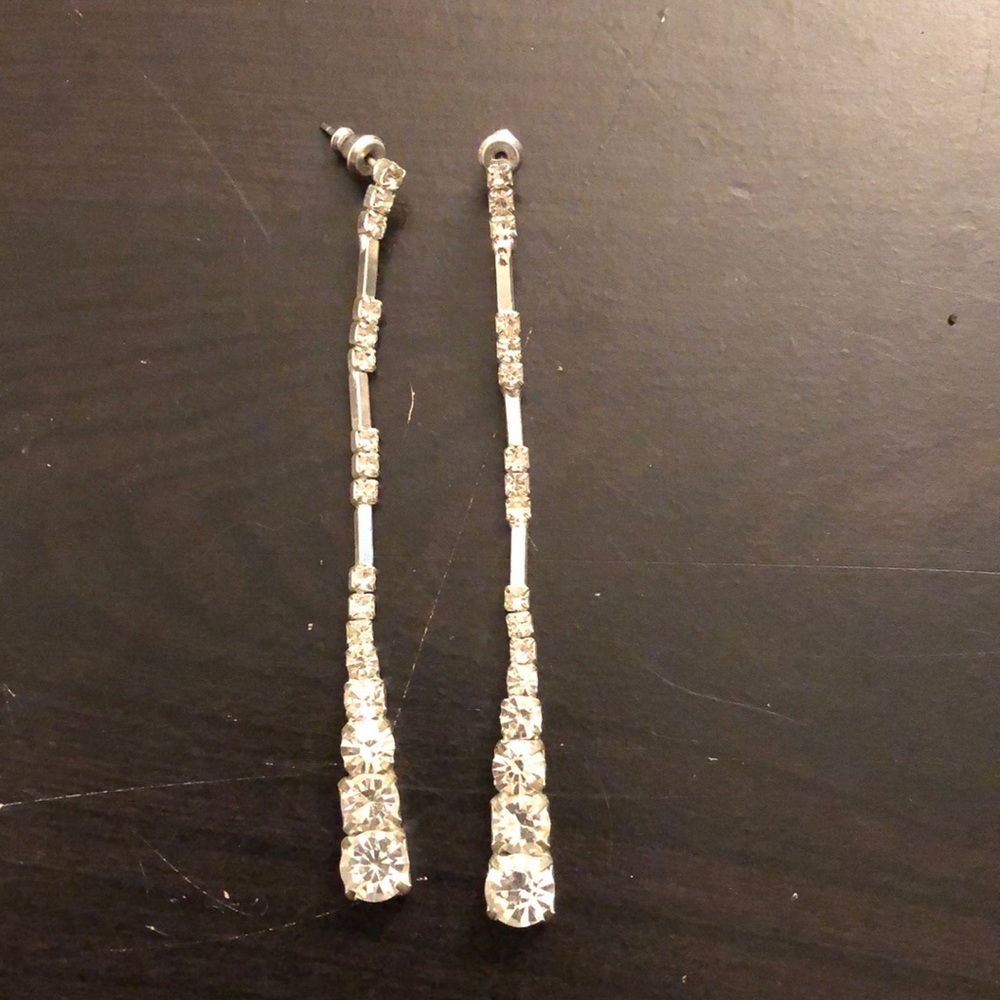 Rhinestone dangling earrings